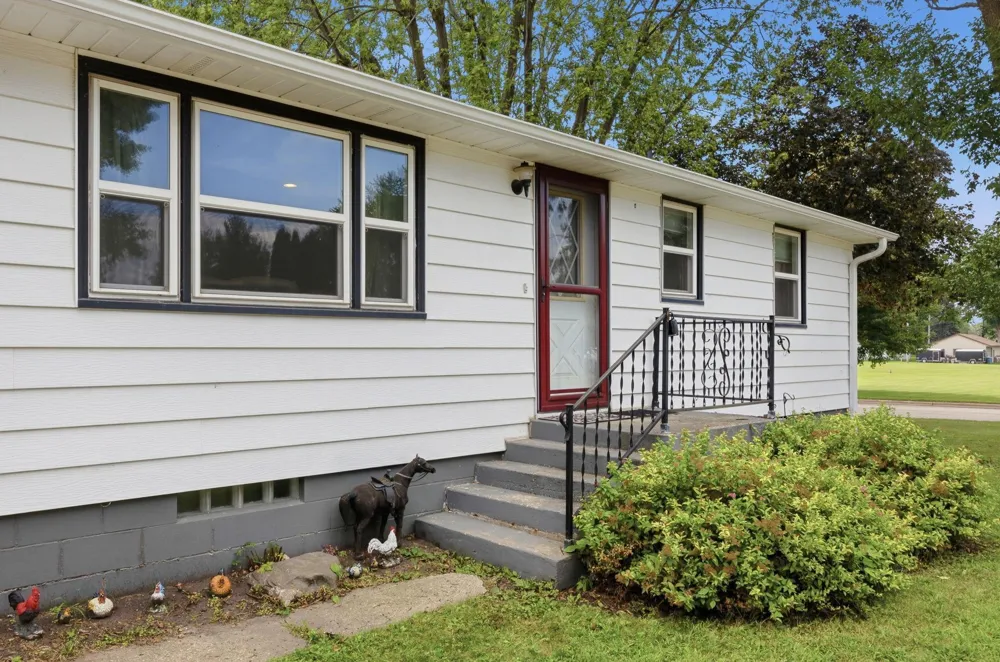 613 Frank Street NW Silver Lake, MN 55381