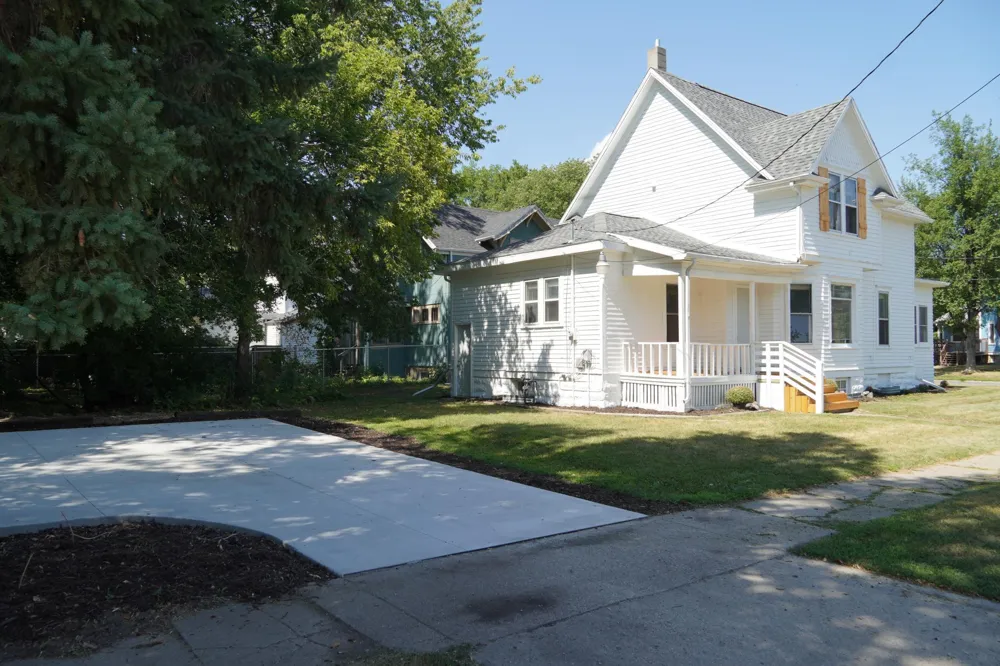 923 7th Avenue S Moorhead, MN 56560