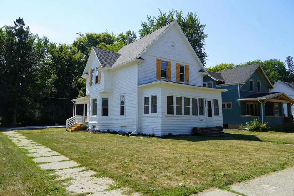 923 7th Avenue S Moorhead, MN 56560