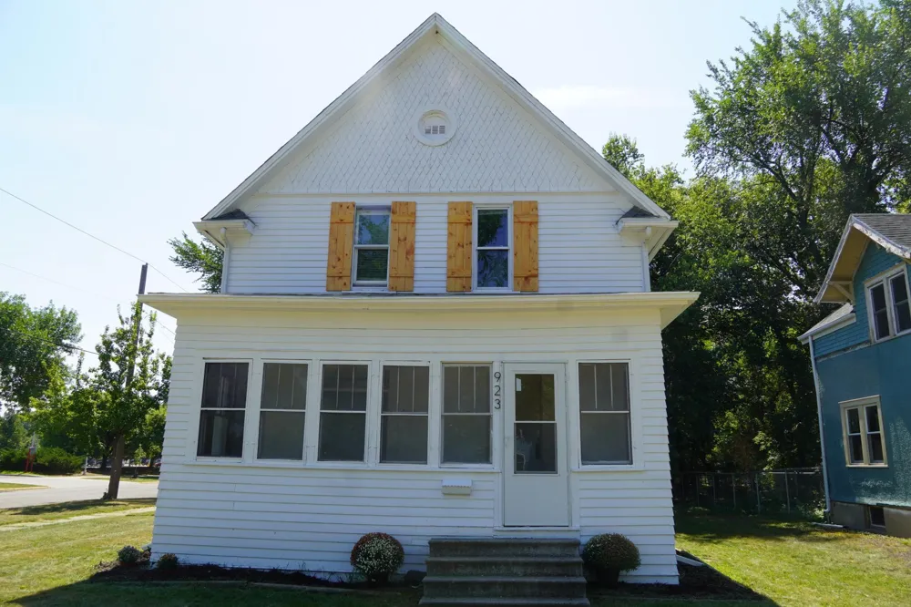 923 7th Avenue S Moorhead, MN 56560