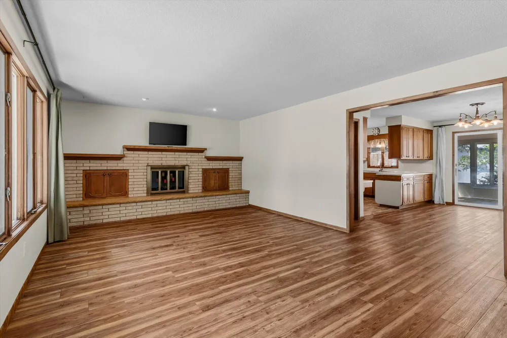 754 Southview Court SW Hutchinson, MN 55350