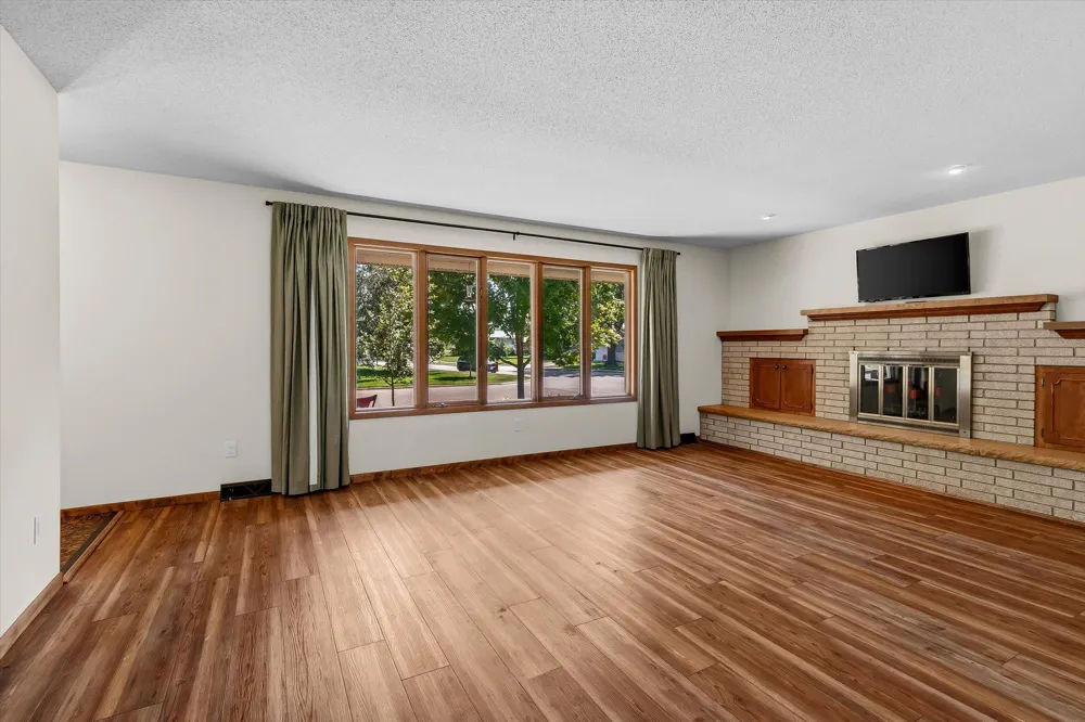 754 Southview Court SW Hutchinson, MN 55350