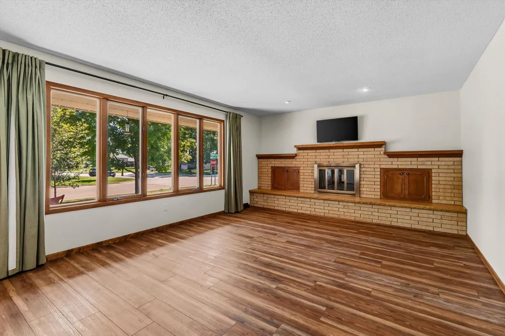 754 Southview Court SW Hutchinson, MN 55350