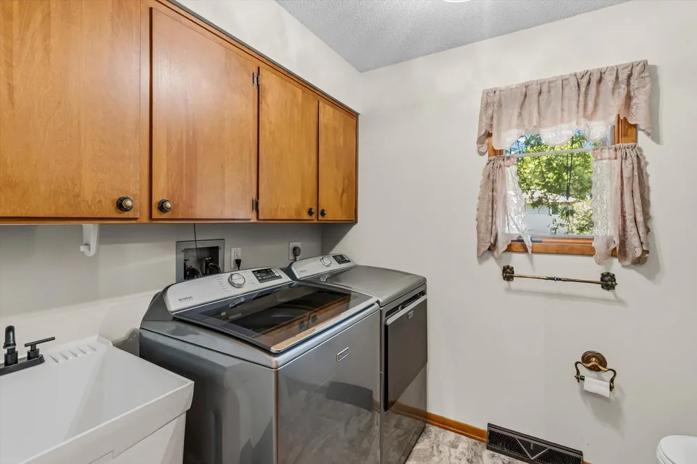 754 Southview Court SW Hutchinson, MN 55350
