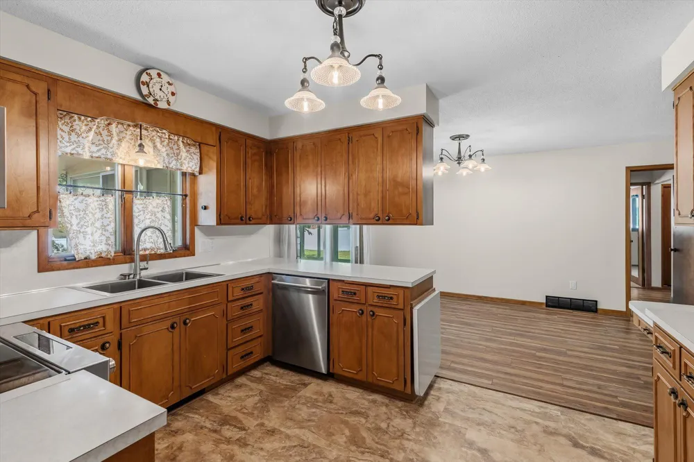 754 Southview Court SW Hutchinson, MN 55350