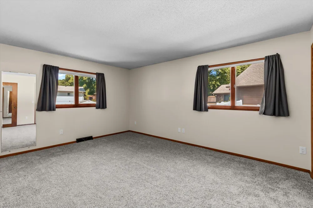 754 Southview Court SW Hutchinson, MN 55350