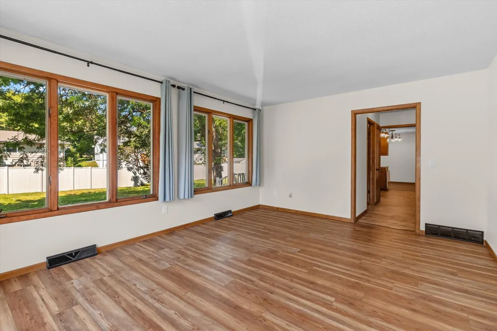 754 Southview Court SW Hutchinson, MN 55350