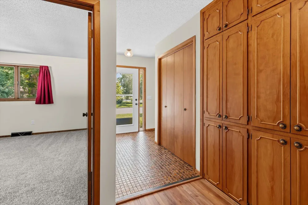 754 Southview Court SW Hutchinson, MN 55350