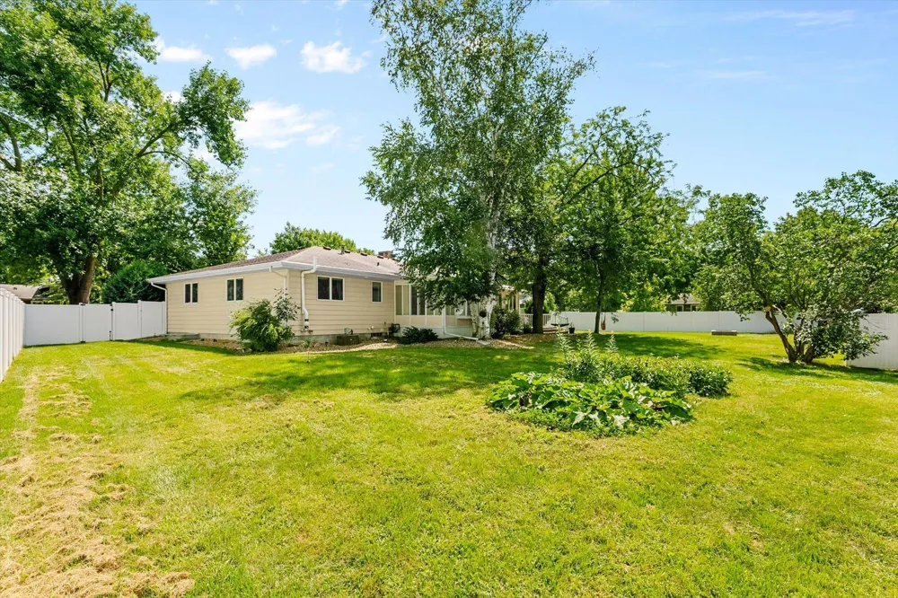 754 Southview Court SW Hutchinson, MN 55350