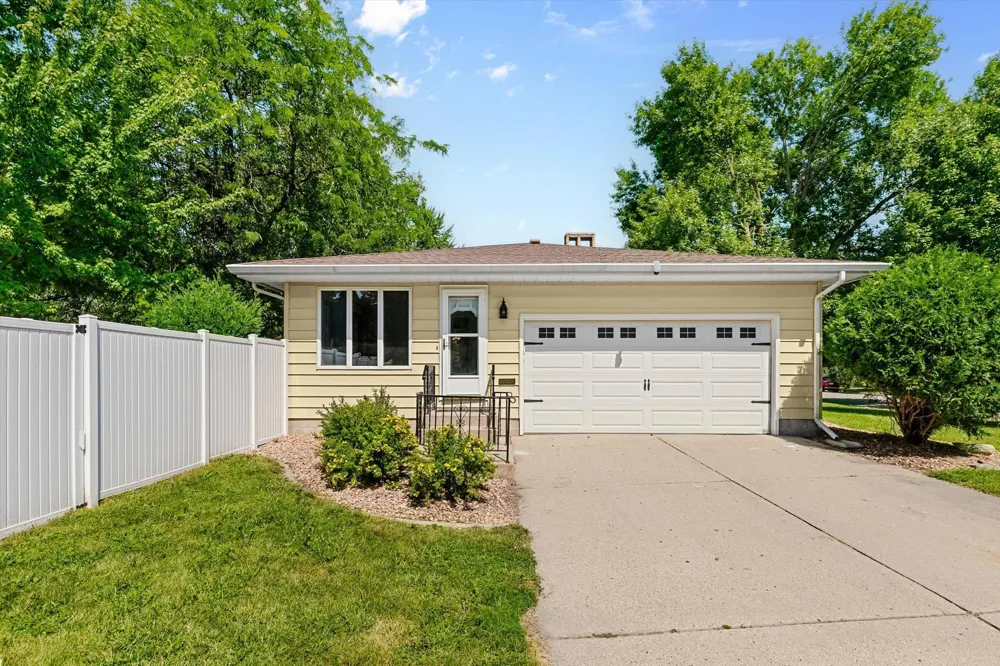 754 Southview Court SW Hutchinson, MN 55350