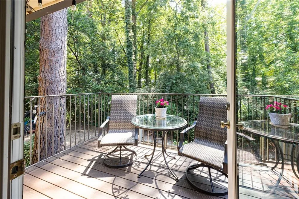 135 Woodmere Square NW Atlanta, GA 30327