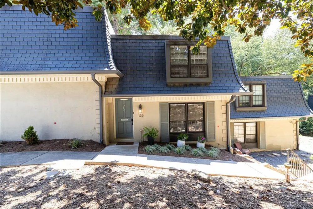 135 Woodmere Square NW Atlanta, GA 30327