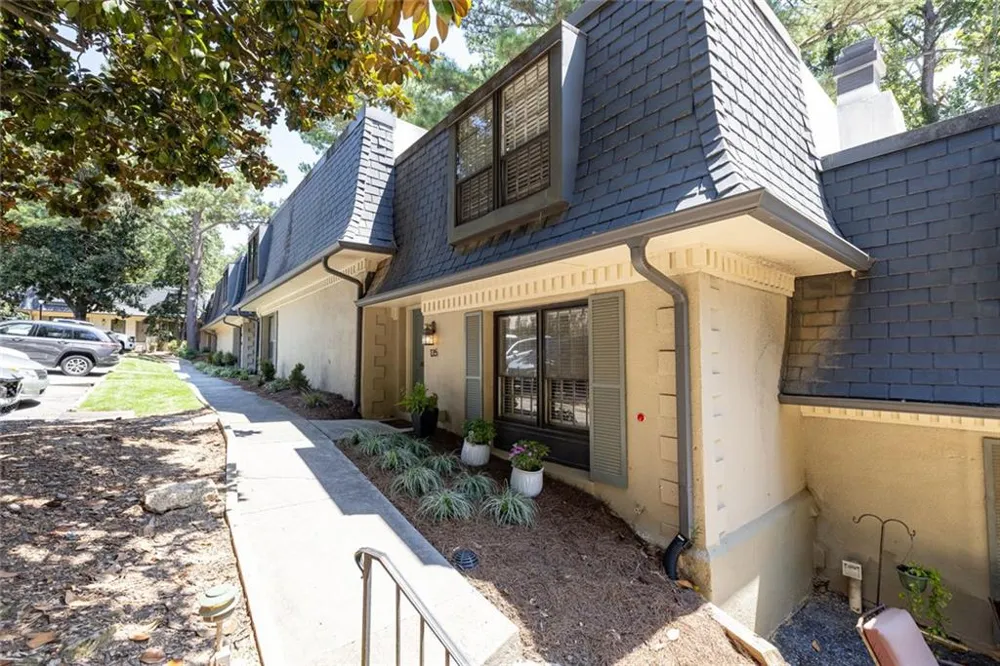 135 Woodmere Square NW Atlanta, GA 30327