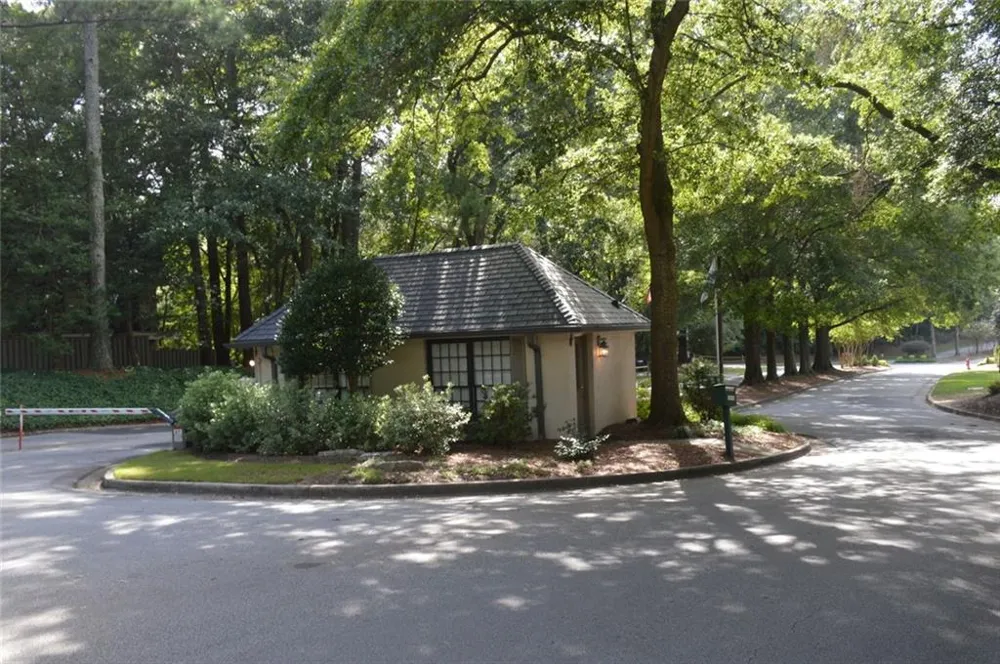 135 Woodmere Square NW Atlanta, GA 30327