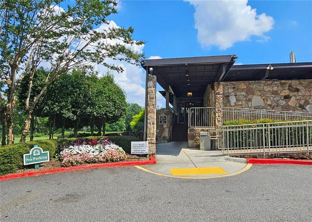 135 Woodmere Square NW Atlanta, GA 30327
