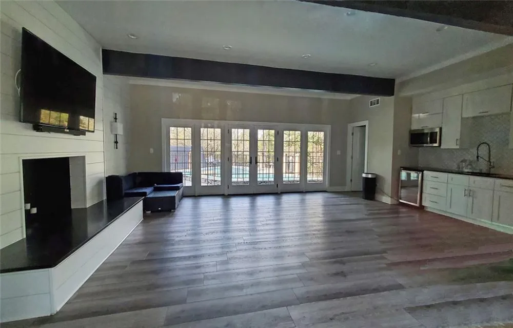 135 Woodmere Square NW Atlanta, GA 30327
