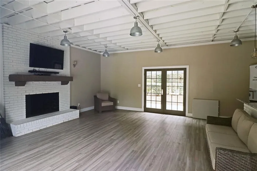 135 Woodmere Square NW Atlanta, GA 30327