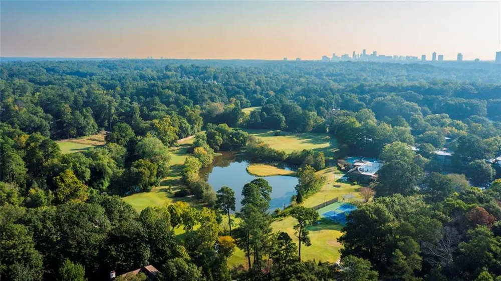 135 Woodmere Square NW Atlanta, GA 30327