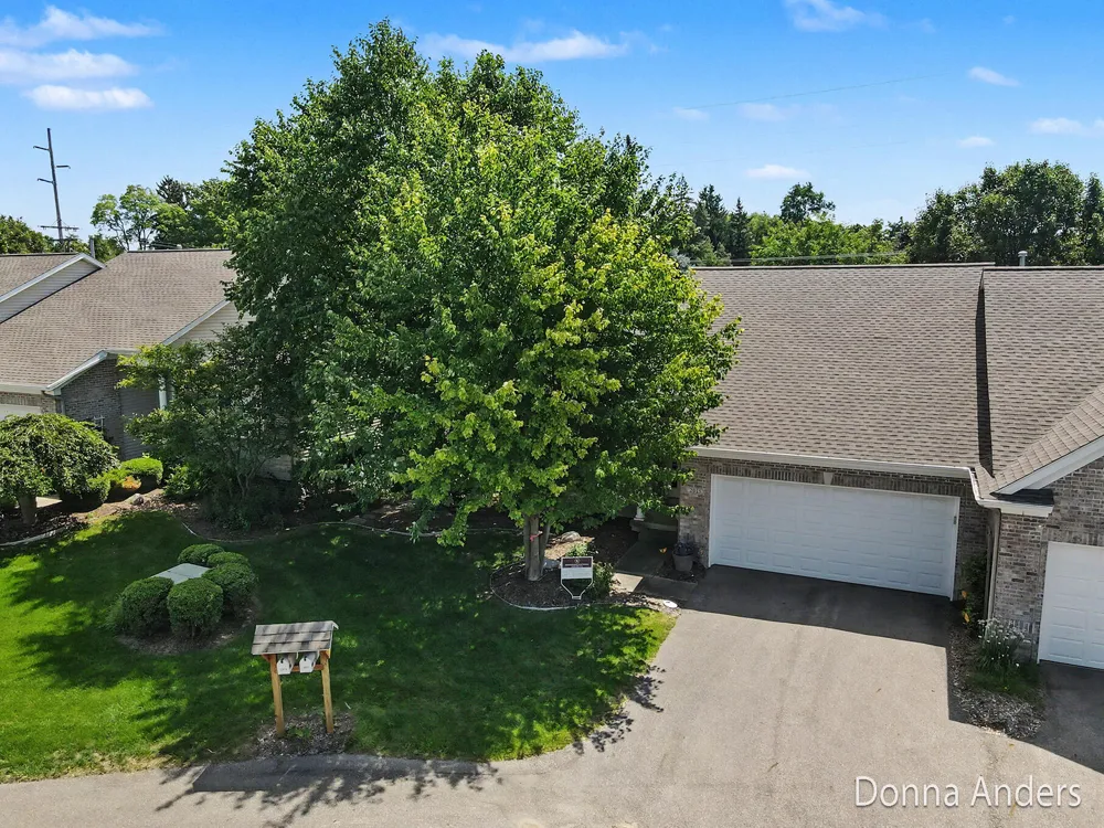 2015 Bryceway Court NE Grand Rapids, MI 49505