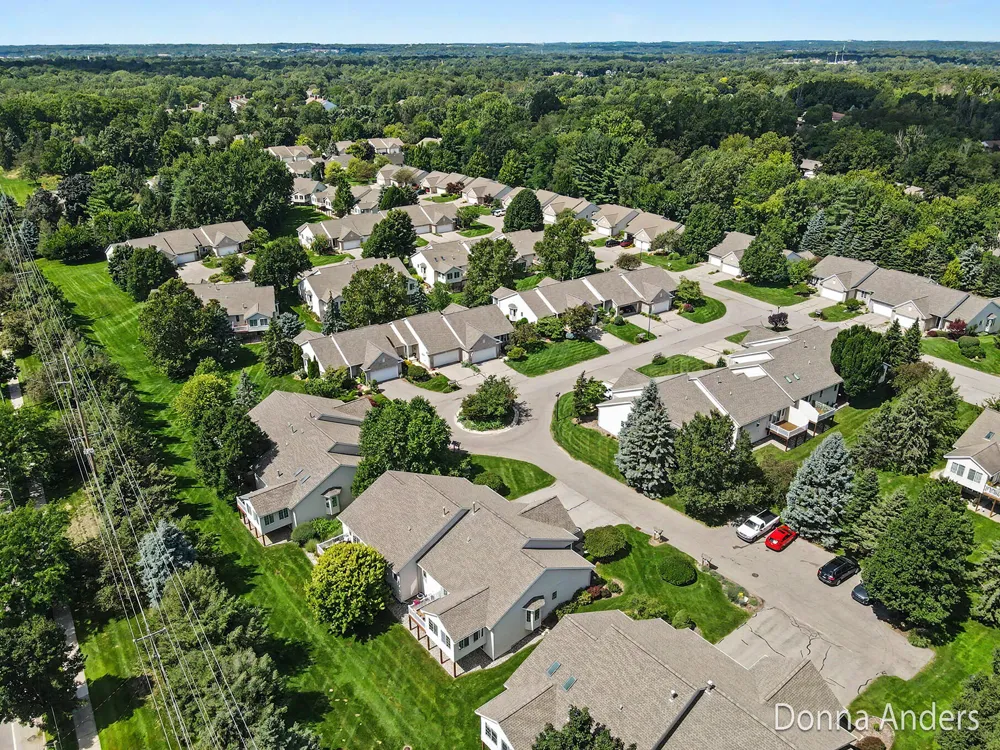 2015 Bryceway Court NE Grand Rapids, MI 49505