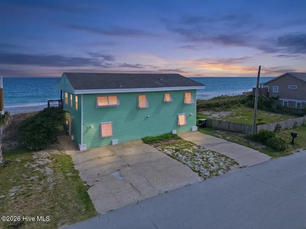 616 Shore Drive Surf City, NC 28445