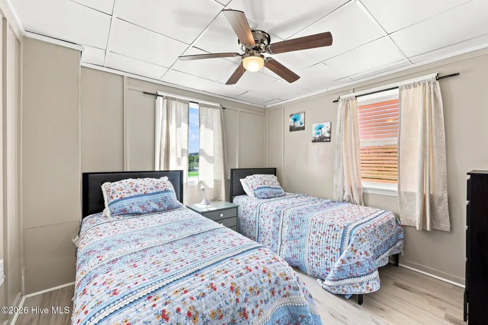 616 Shore Drive Surf City, NC 28445