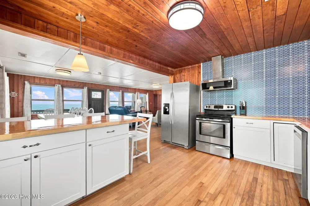616 Shore Drive Surf City, NC 28445