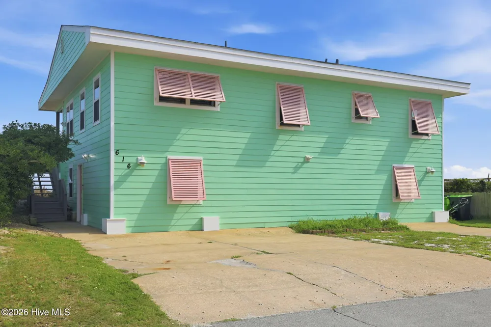 616 Shore Drive Surf City, NC 28445
