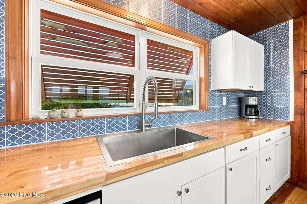 616 Shore Drive Surf City, NC 28445