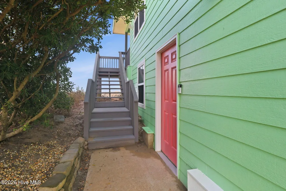 616 Shore Drive Surf City, NC 28445