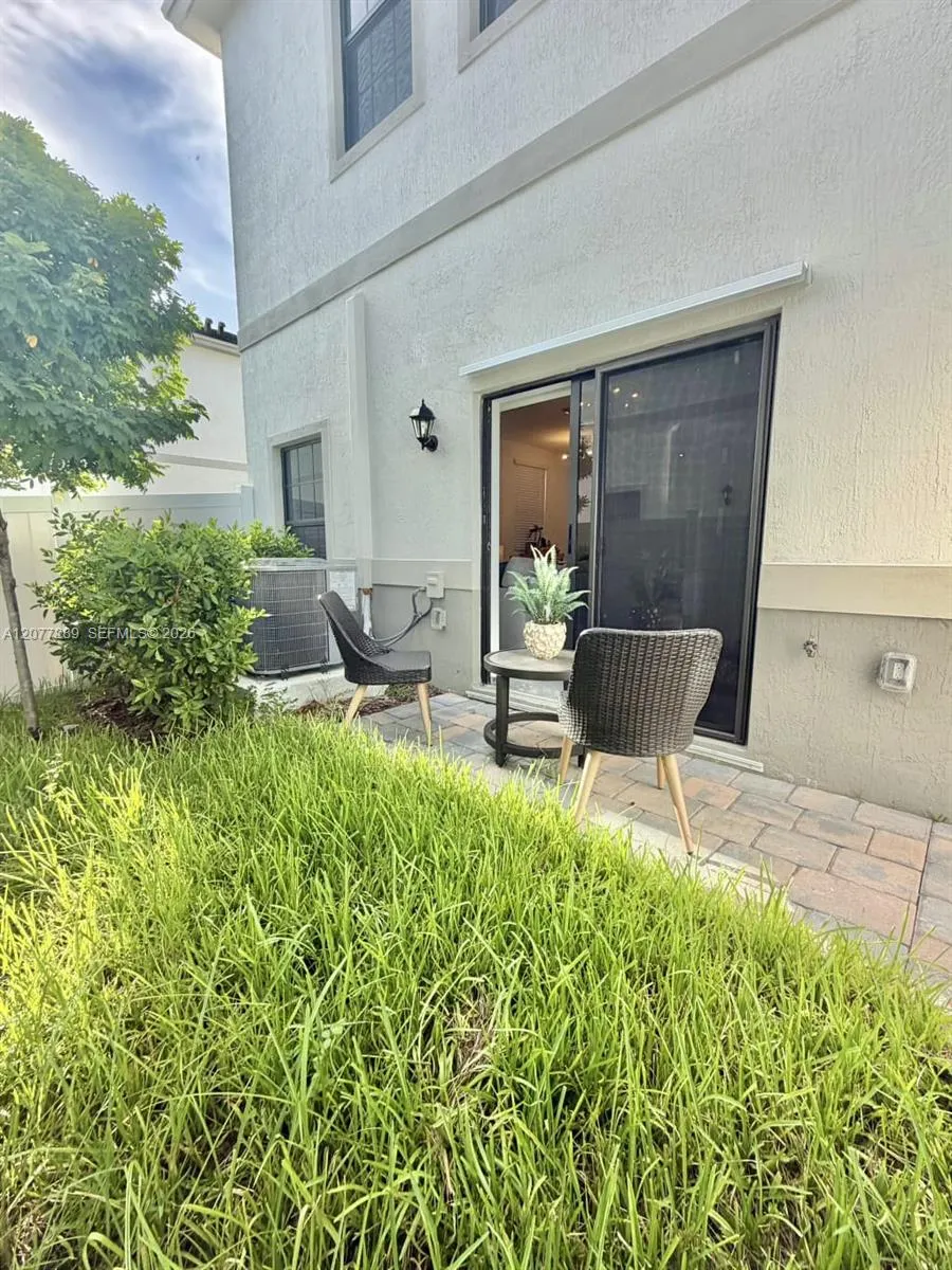 856 SW 11th Way Florida City, FL 33034