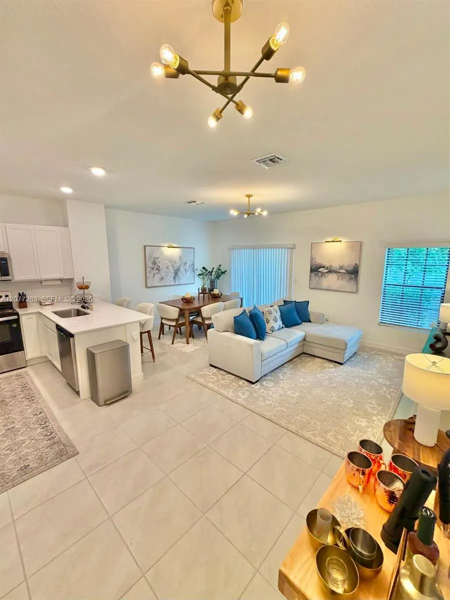 856 SW 11th Way Florida City, FL 33034
