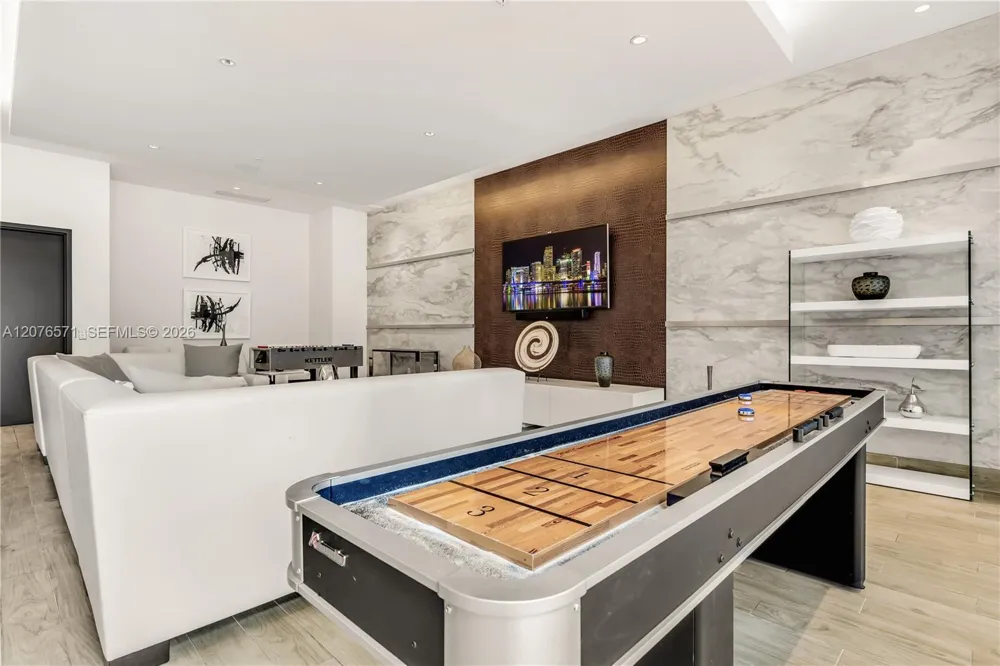 999 SW 1st Ave #1114 Miami, FL 33130