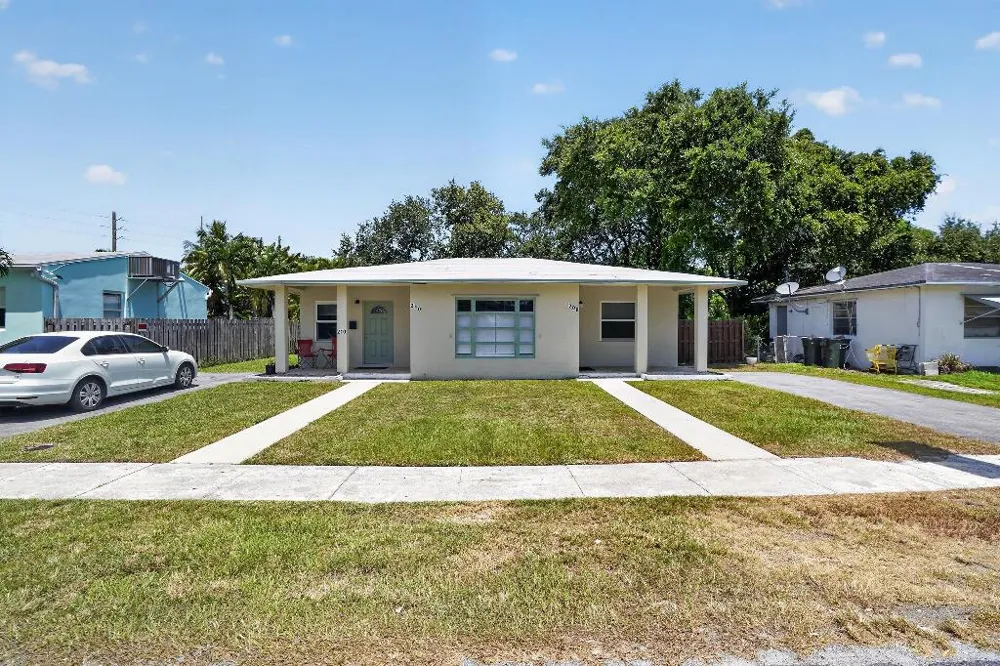 208 SW 2ND PLACE #1-2 Dania Beach, FL 33004