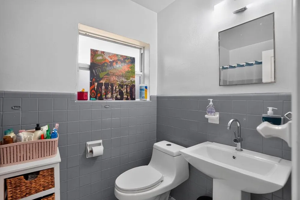 208 SW 2ND PLACE #1-2 Dania Beach, FL 33004