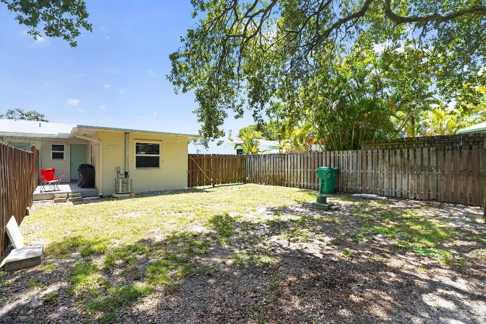 208 SW 2ND PLACE #1-2 Dania Beach, FL 33004