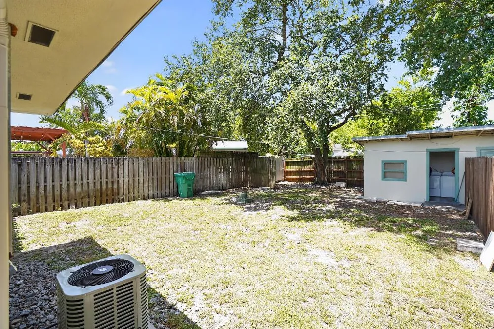 208 SW 2ND PLACE #1-2 Dania Beach, FL 33004