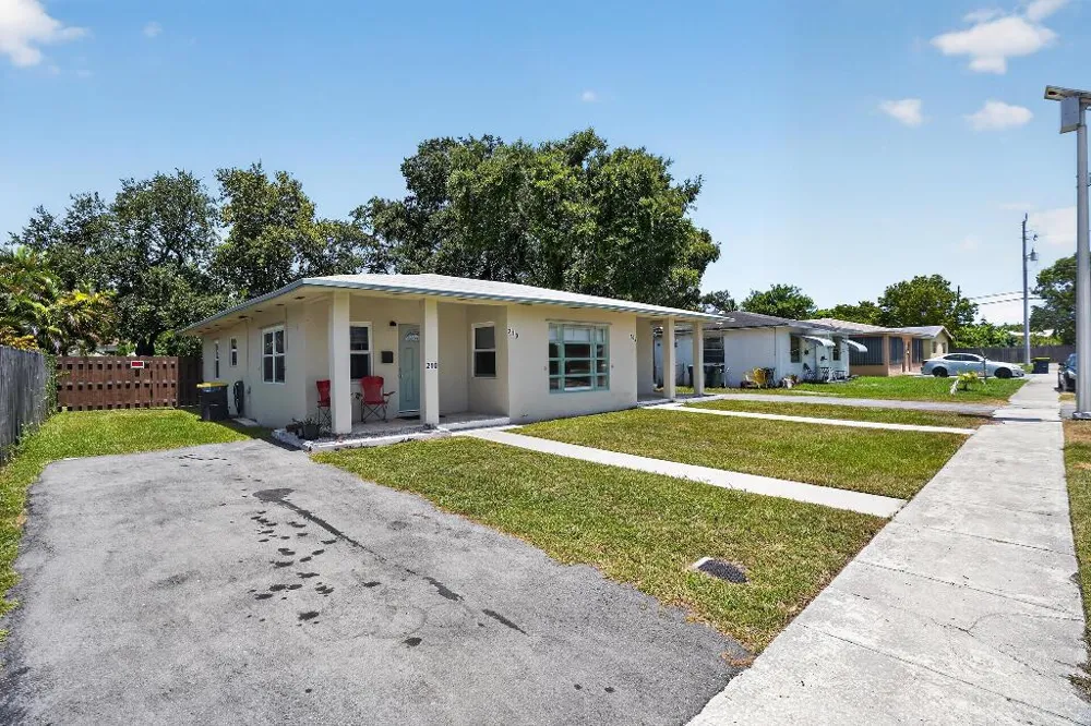 208 SW 2ND PLACE #1-2 Dania Beach, FL 33004