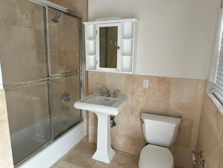 32 Camden Dr #9 Bal Harbour, FL 33154