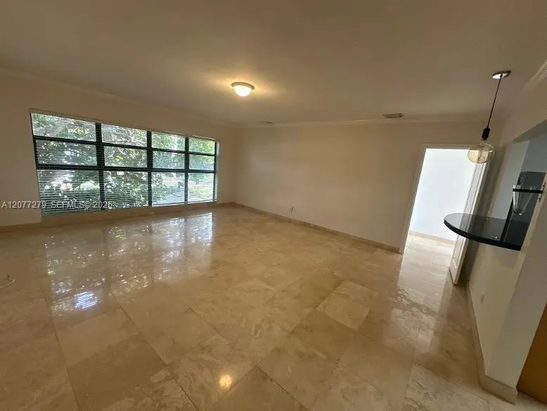 32 Camden Dr #9 Bal Harbour, FL 33154