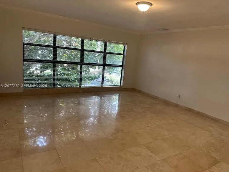 32 Camden Dr #9 Bal Harbour, FL 33154