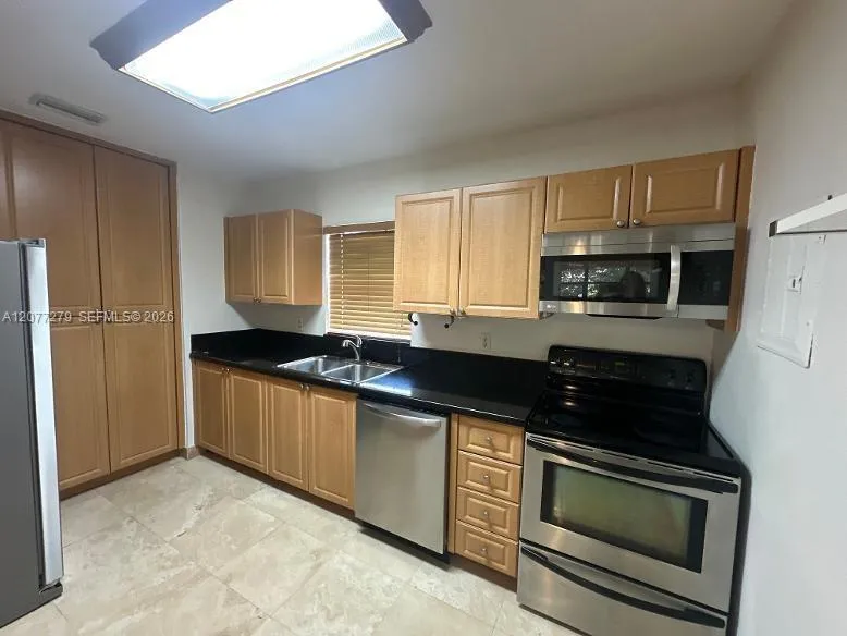 32 Camden Dr #9 Bal Harbour, FL 33154
