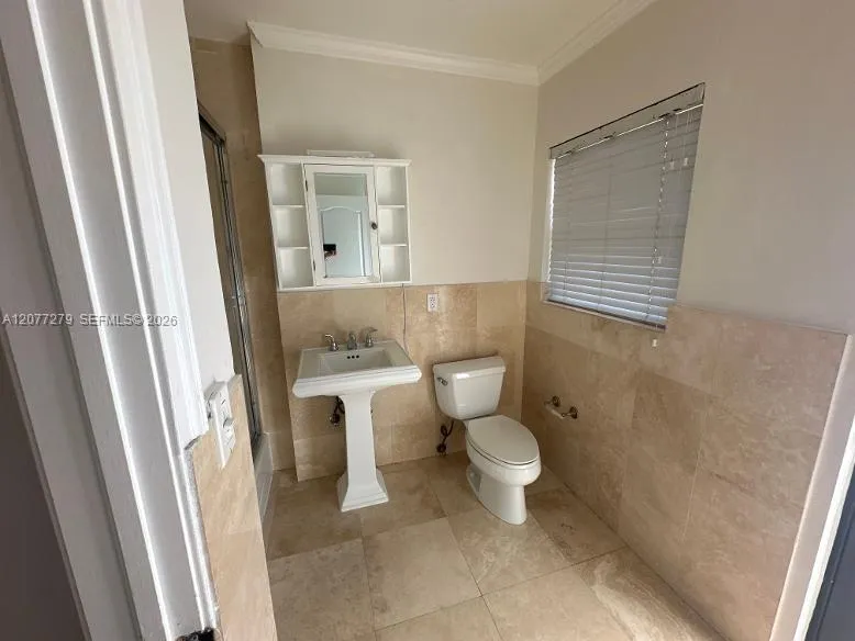 32 Camden Dr #9 Bal Harbour, FL 33154