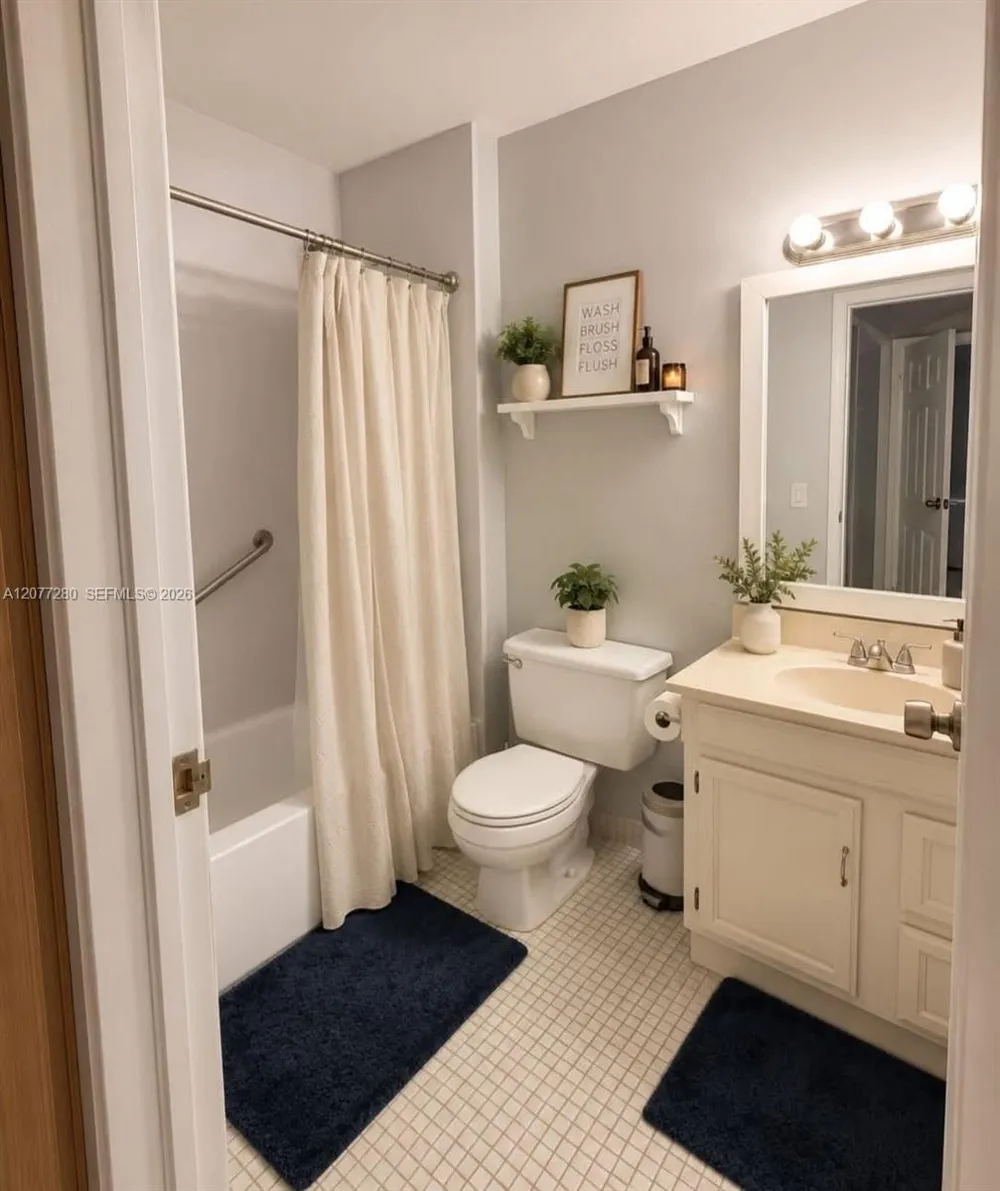 301 Pine Island Rd #220 Plantation, FL 33324