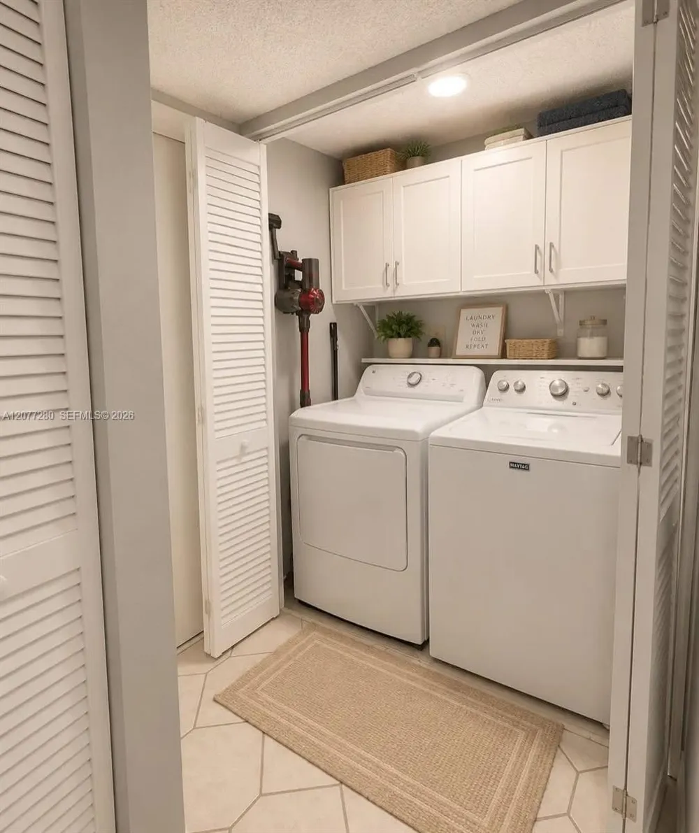 301 Pine Island Rd #220 Plantation, FL 33324