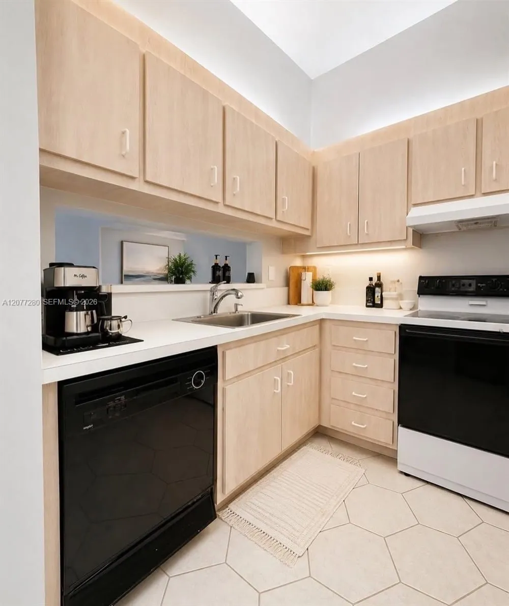 301 Pine Island Rd #220 Plantation, FL 33324
