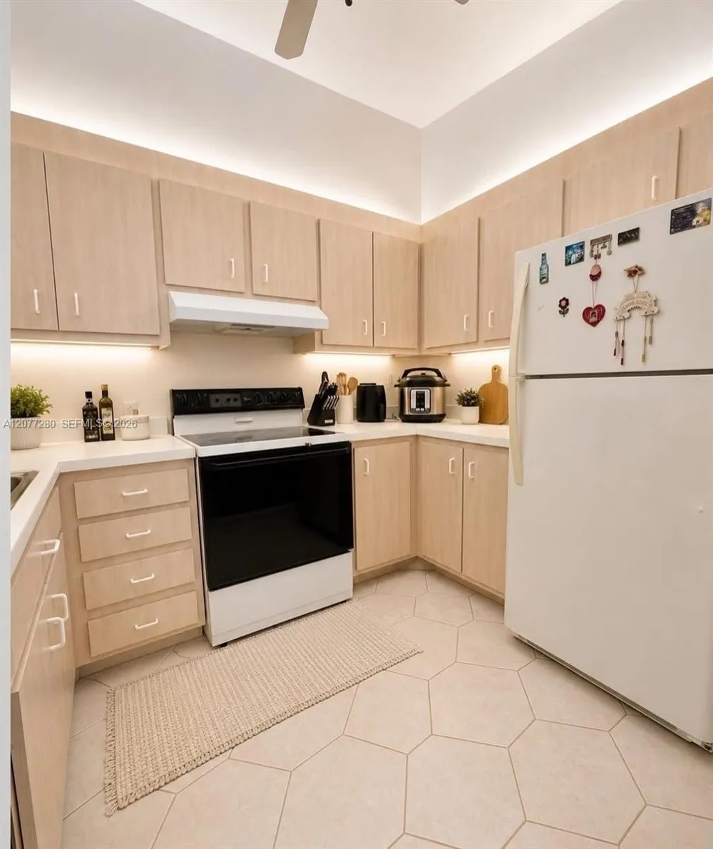 301 Pine Island Rd #220 Plantation, FL 33324