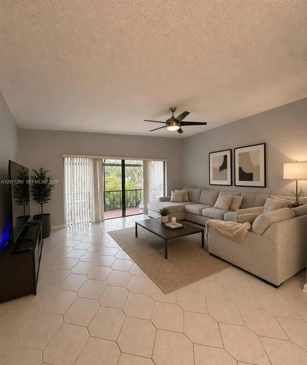 301 Pine Island Rd #220 Plantation, FL 33324