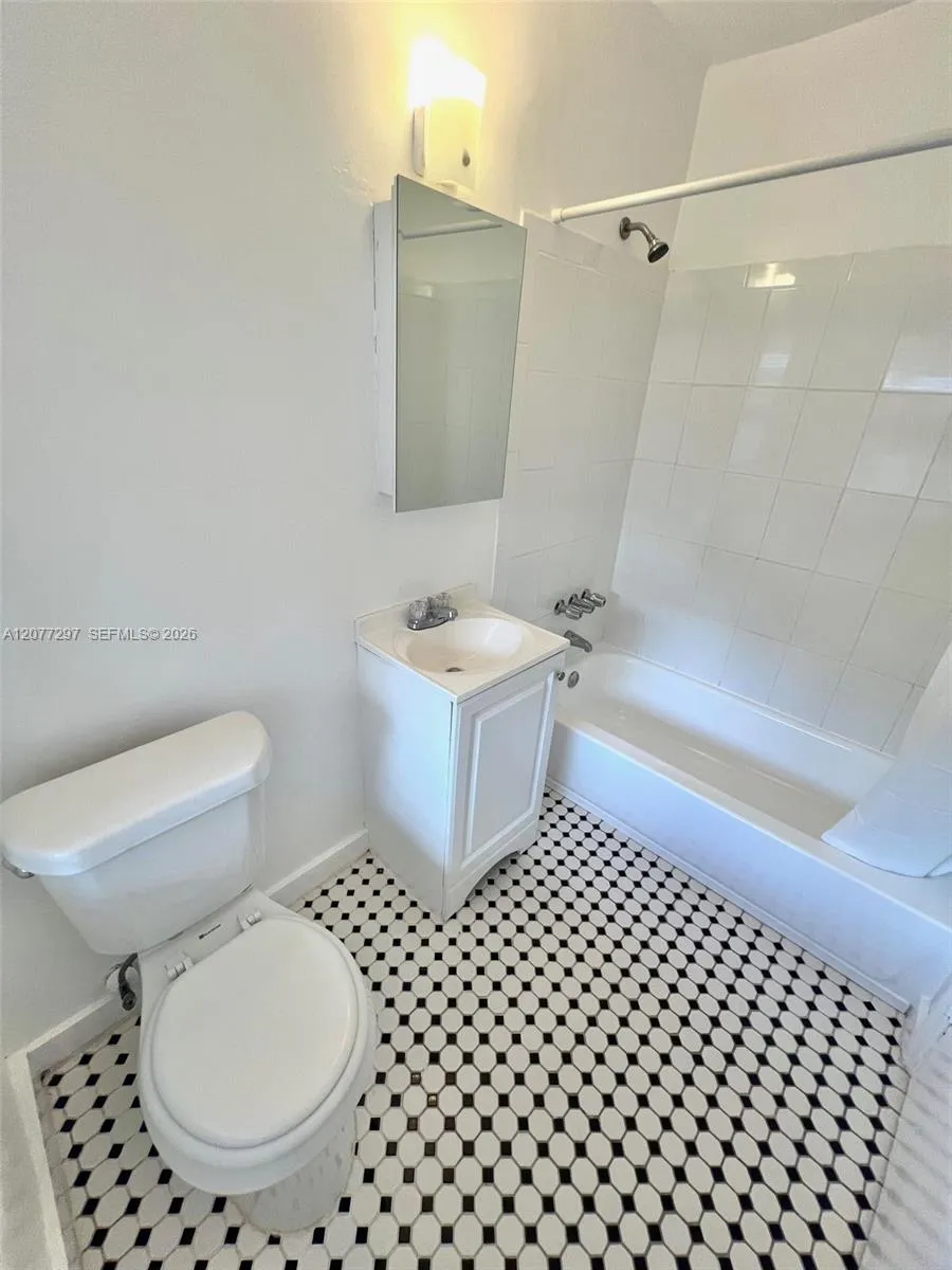 700 NE 85th St #14 Miami, FL 33138