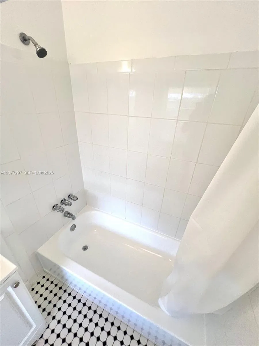 700 NE 85th St #14 Miami, FL 33138